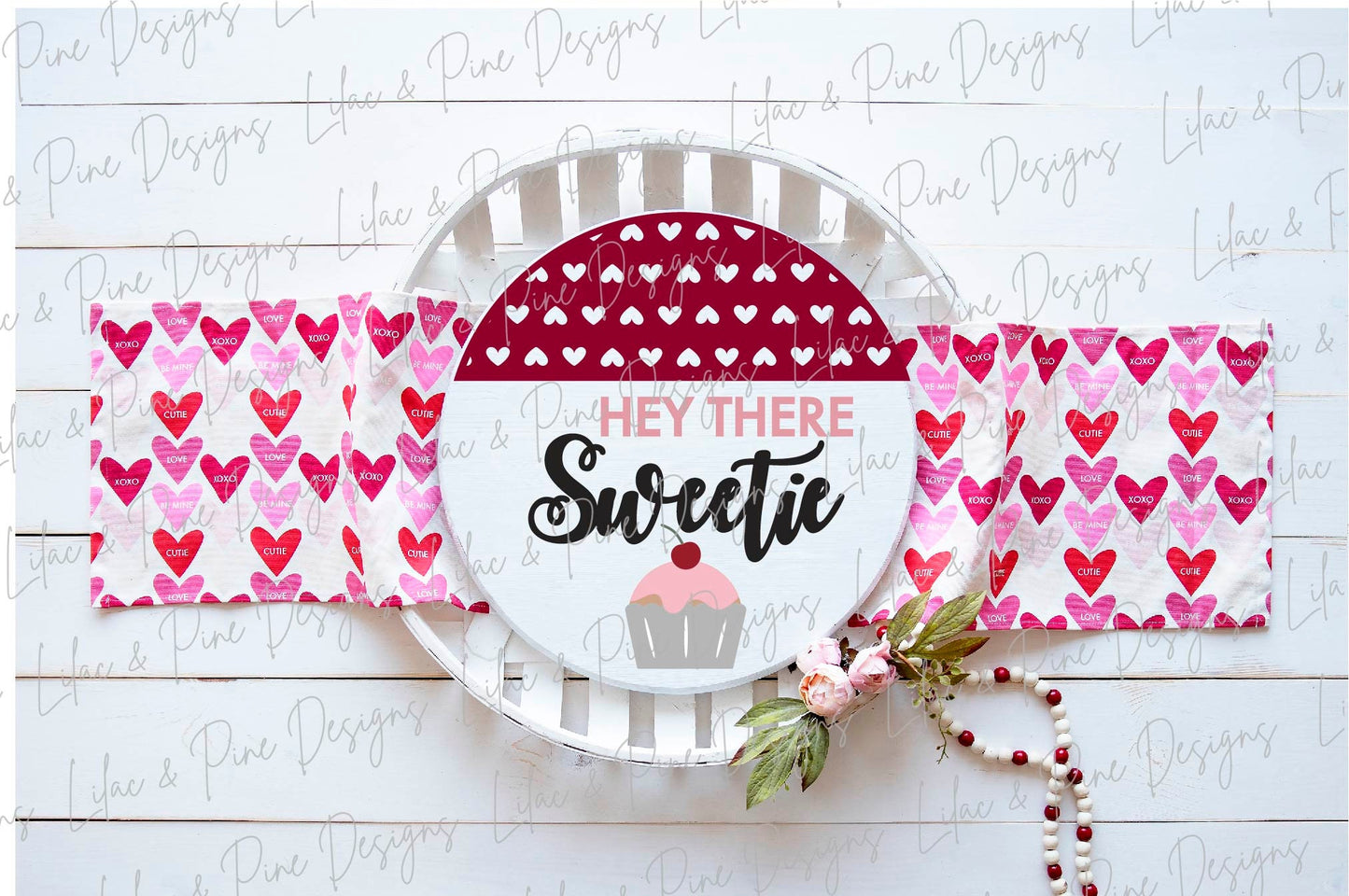 Hey There Sweetie sign SVG, Valentine door hanger, cupcake door round svg, heart pattern, Valentine door decor, Glowforge file, laser svg