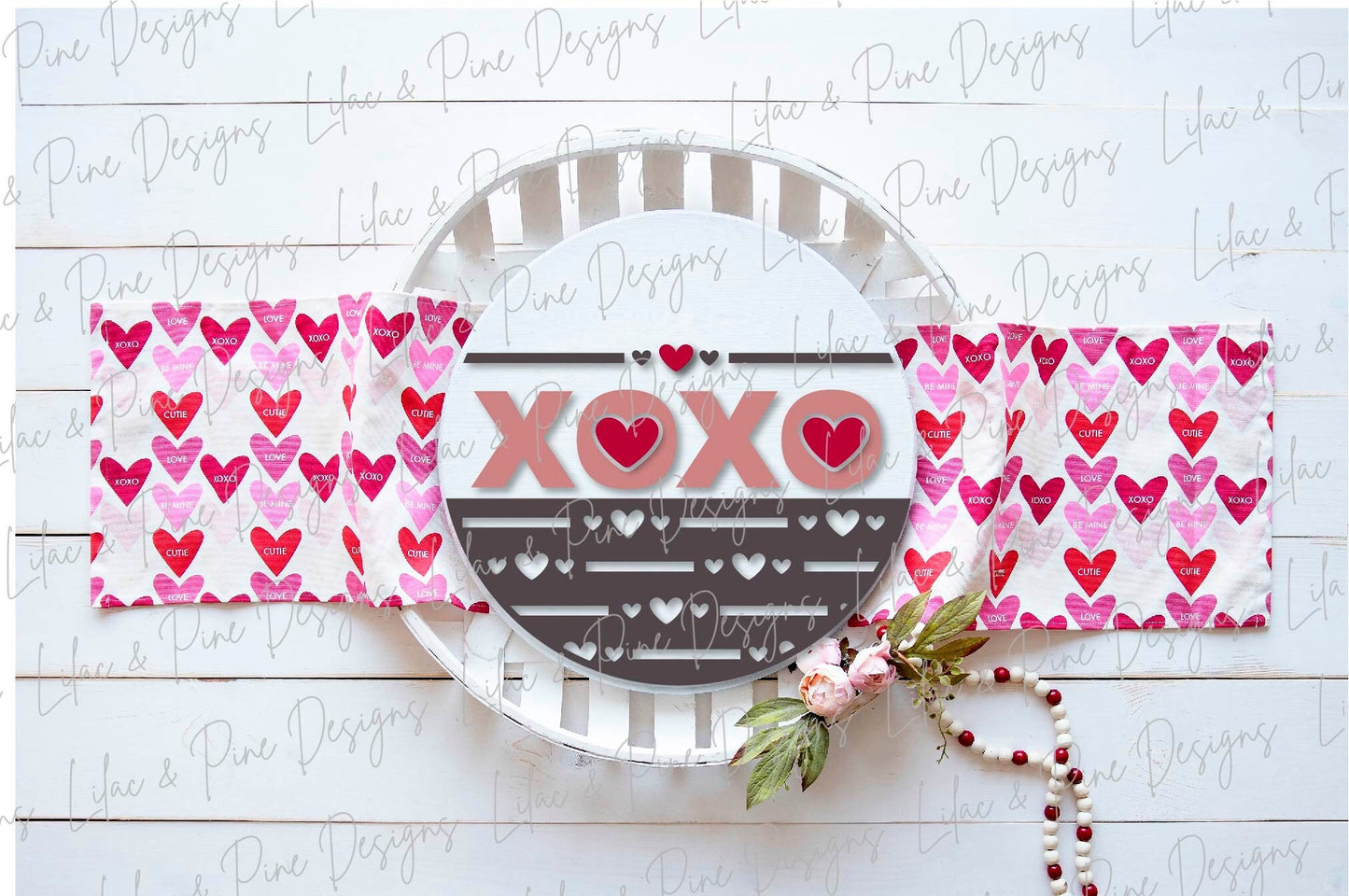 XOXO round sign SVG, Valentine door hanger, hugs and kisses door round svg, heart pattern, Valentine decor, Glowforge file, laser svg