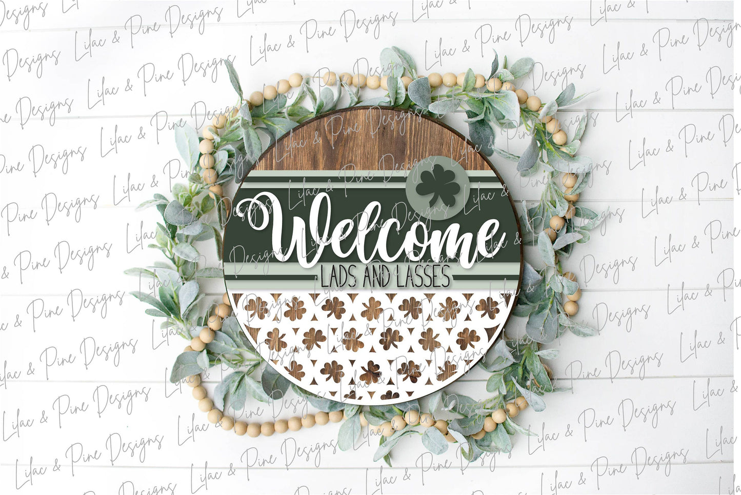 St Patricks Welcome door hanger SVG, welcome lads and lasses sign, St Paddy welcome SVG, shamrock SVG, Glowforge file, laser svg