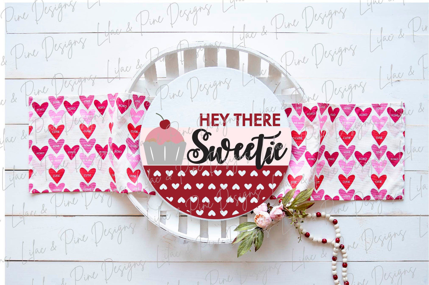 Hey There Sweetie sign SVG, Valentine door hanger, cupcake door round svg, heart pattern, Valentine door decor, Glowforge file, laser svg
