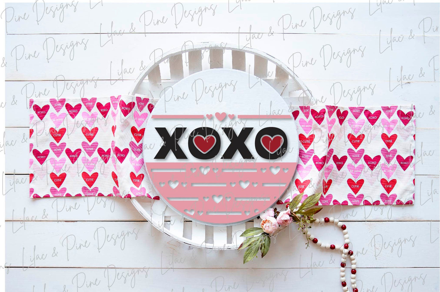 XOXO round sign SVG, Valentine door hanger, hugs and kisses door round svg, heart pattern, Valentine decor, Glowforge file, laser svg