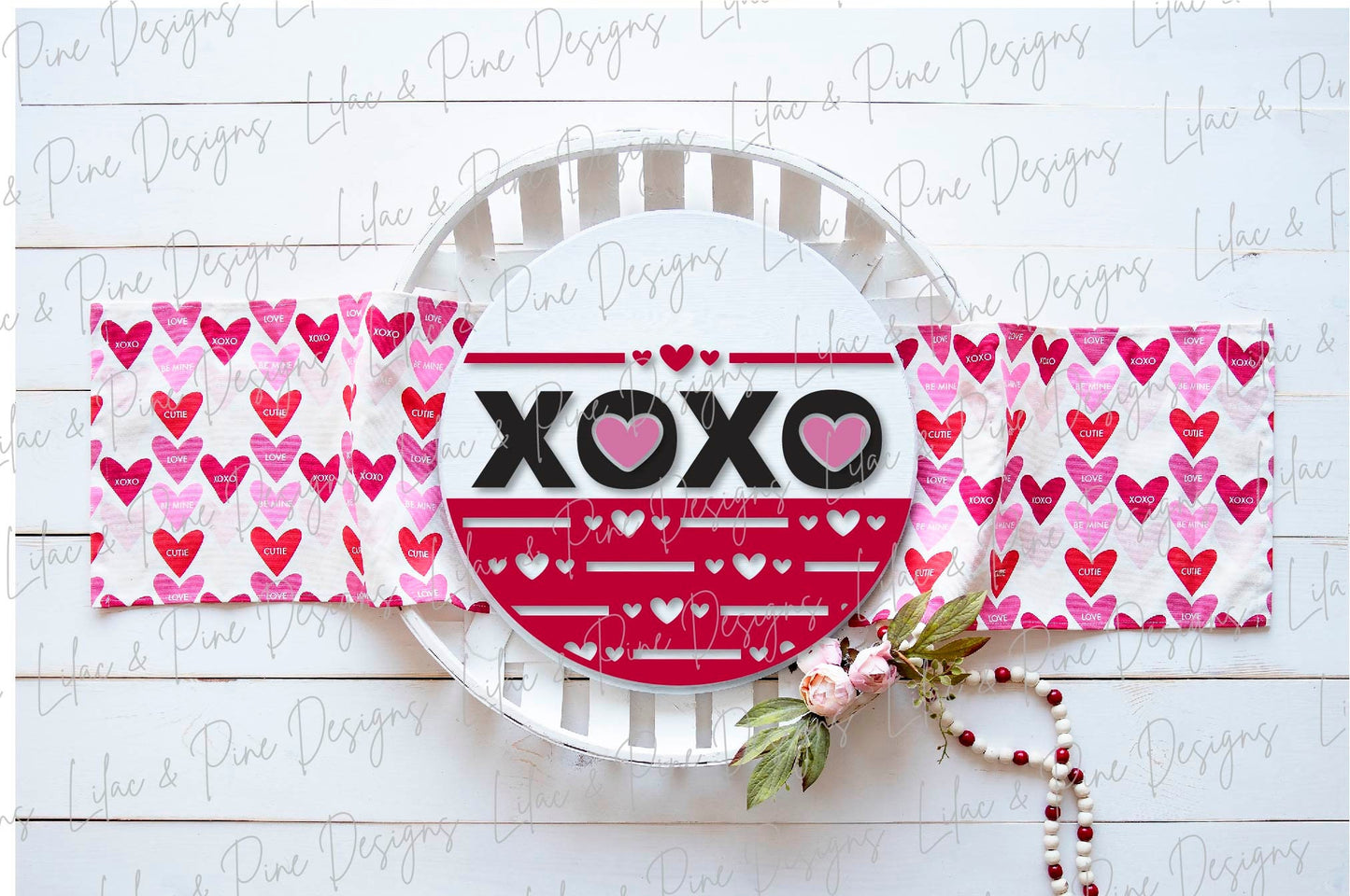 XOXO round sign SVG, Valentine door hanger, hugs and kisses door round svg, heart pattern, Valentine decor, Glowforge file, laser svg