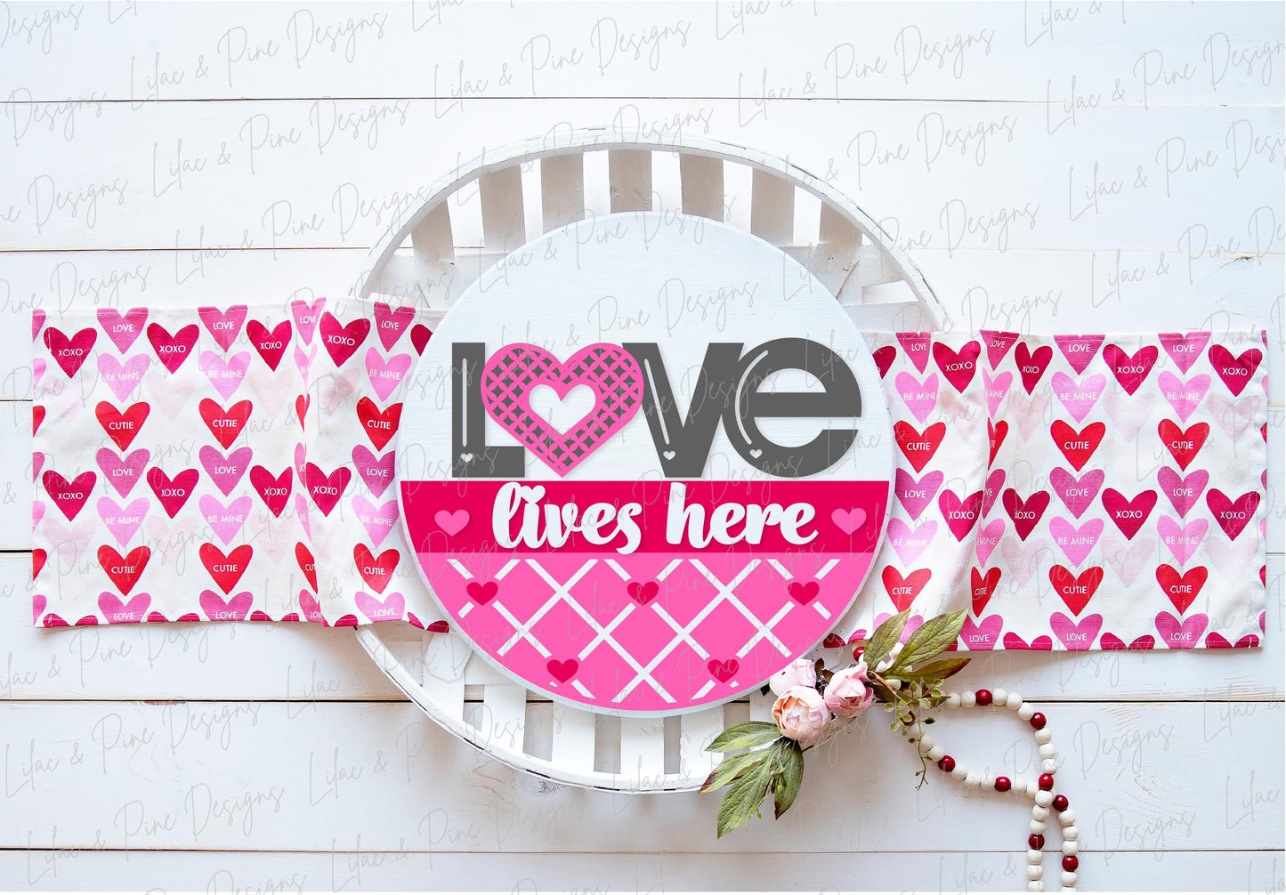 Love Lives Here sign SVG, Valentine door hanger, Love Welcome sign SVG, love round sign, Valentines Day decor, Glowforge SVG, laser cut file
