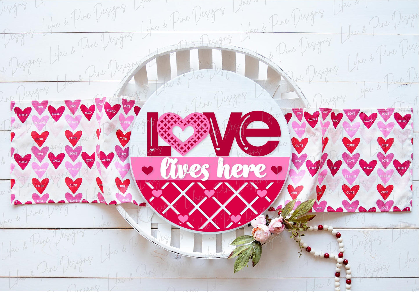 Love Lives Here sign SVG, Valentine door hanger, Love Welcome sign SVG, love round sign, Valentines Day decor, Glowforge SVG, laser cut file