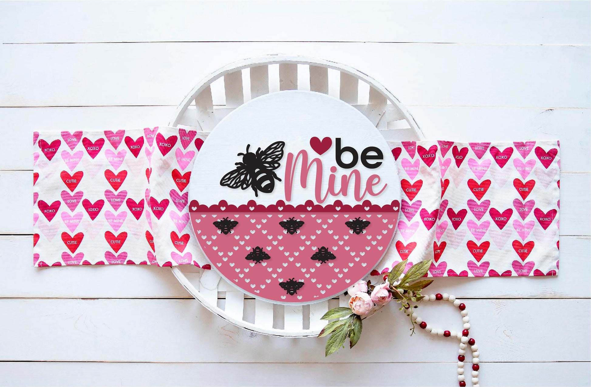 Be Mine sign SVG, Valentine Bee door hanger, Valentine Welcome, bee door round SVG, Valentines Day decor, Glowforge SVG, laser cut file