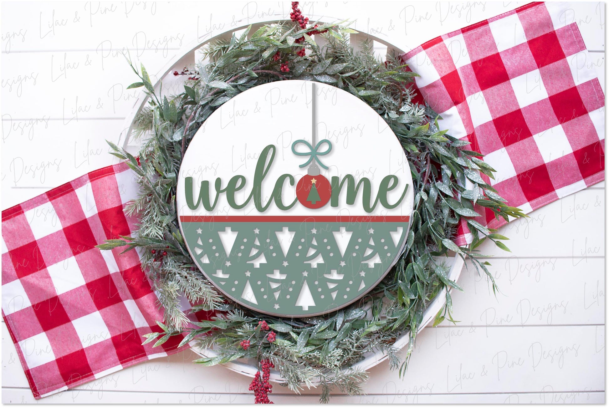 Christmas Tree welcome sign SVG, Christmas door hanger, Holiday ornament SVG, round welcome sign, Glowforge Svg, laser cut file