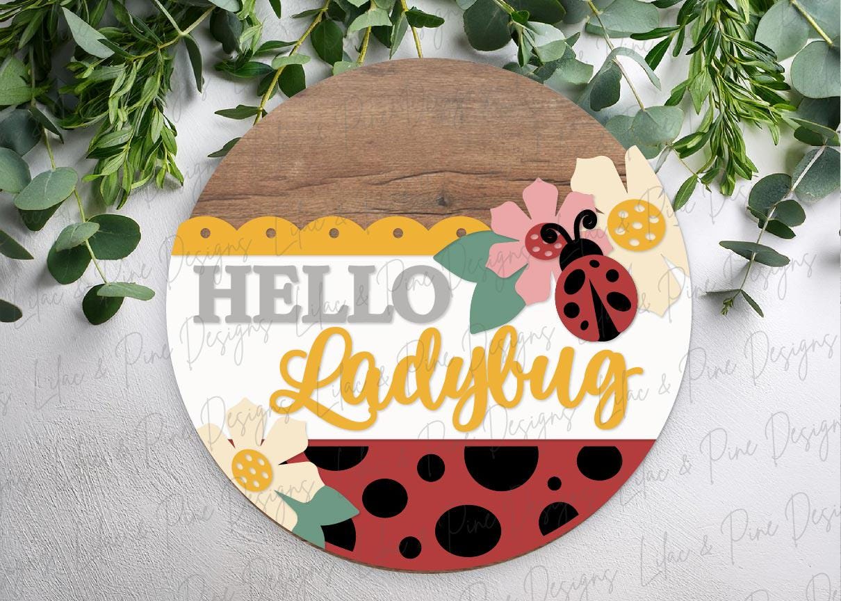 hello ladybug door hanger SVG, summer welcome sign SVG, garden round sign, ladybug and daisy sign, Glowforge Svg, laser cut file, Cricut SVG