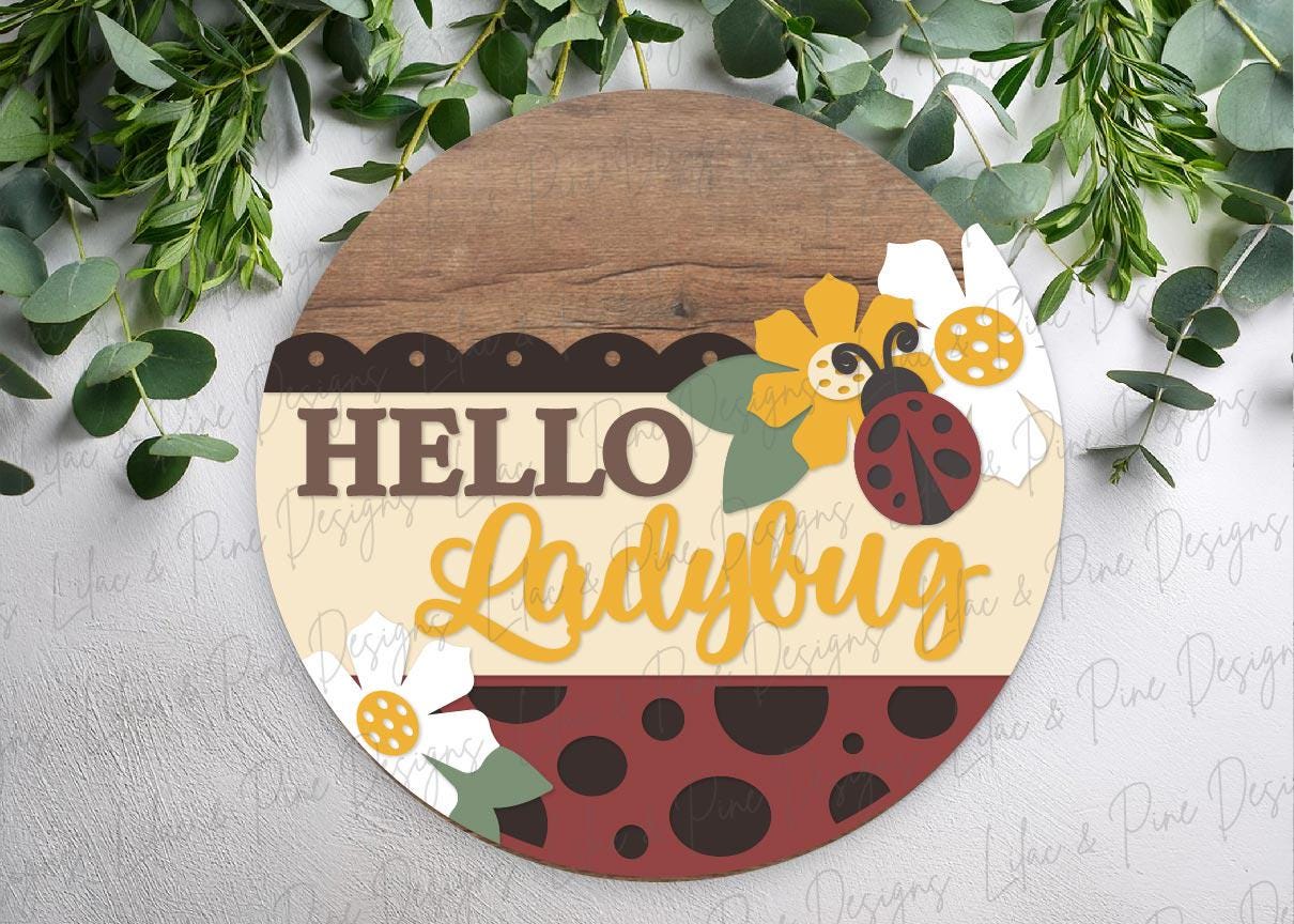 hello ladybug door hanger SVG, summer welcome sign SVG, garden round sign, ladybug and daisy sign, Glowforge Svg, laser cut file, Cricut SVG