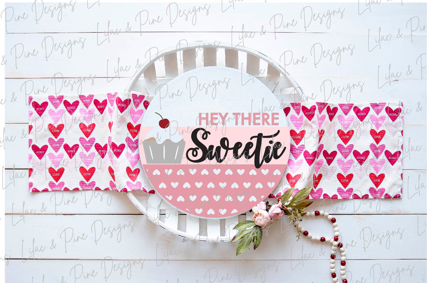 Hey There Sweetie sign SVG, Valentine door hanger, cupcake door round svg, heart pattern, Valentine door decor, Glowforge file, laser svg