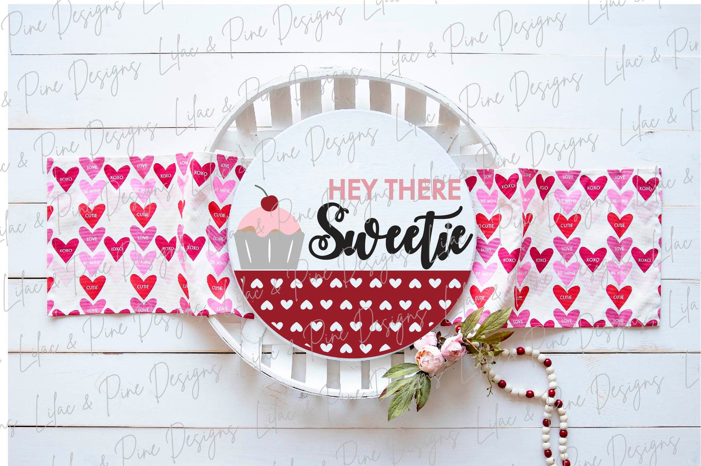 Hey There Sweetie sign SVG, Valentine door hanger, cupcake door round svg, heart pattern, Valentine door decor, Glowforge file, laser svg