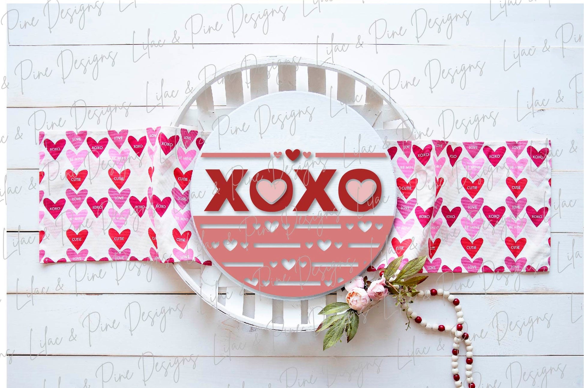 XOXO round sign SVG, Valentine door hanger, hugs and kisses door round svg, heart pattern, Valentine decor, Glowforge file, laser svg