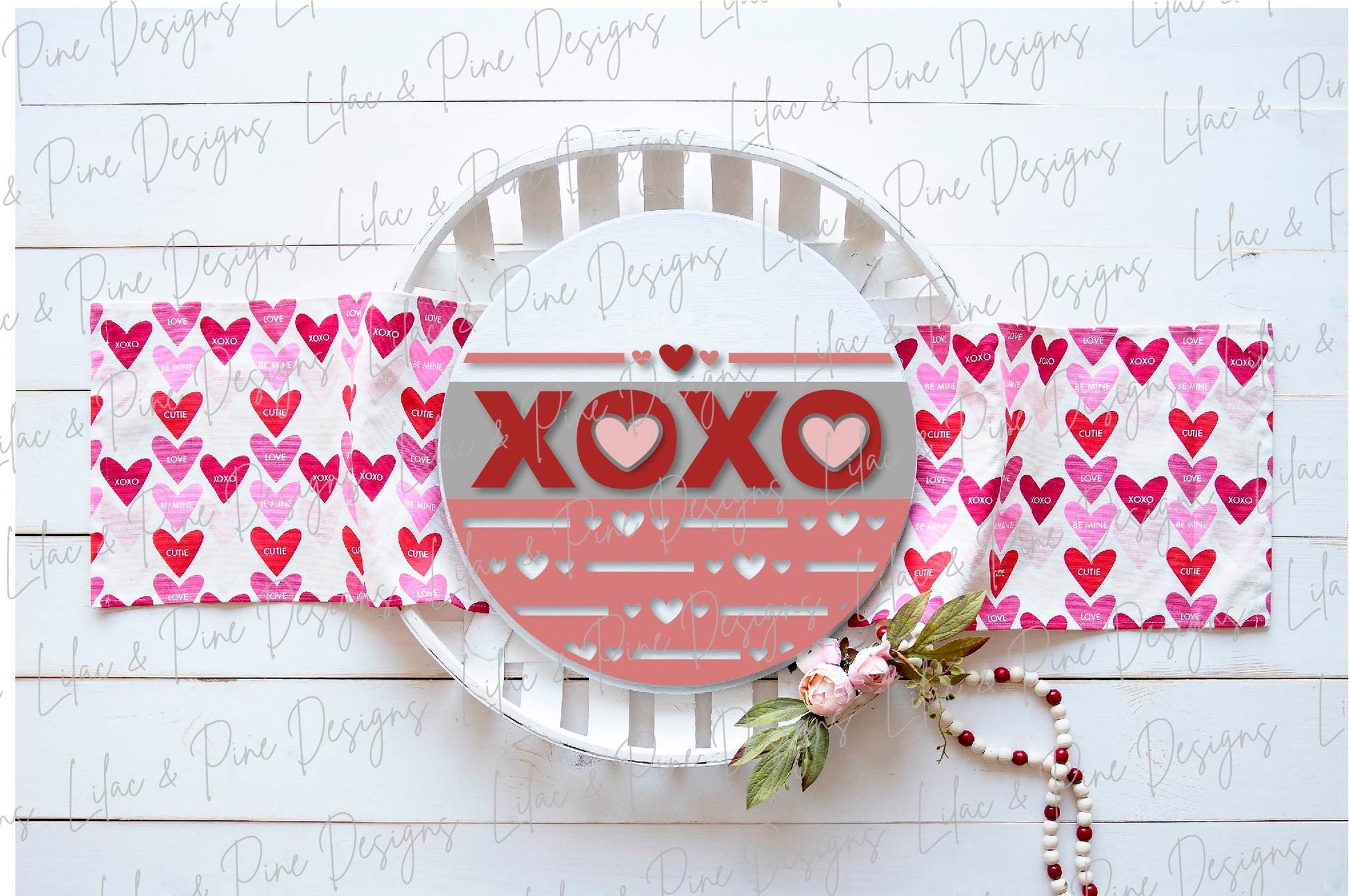 XOXO round sign SVG, Valentine door hanger, hugs and kisses door round svg, heart pattern, Valentine decor, Glowforge file, laser svg