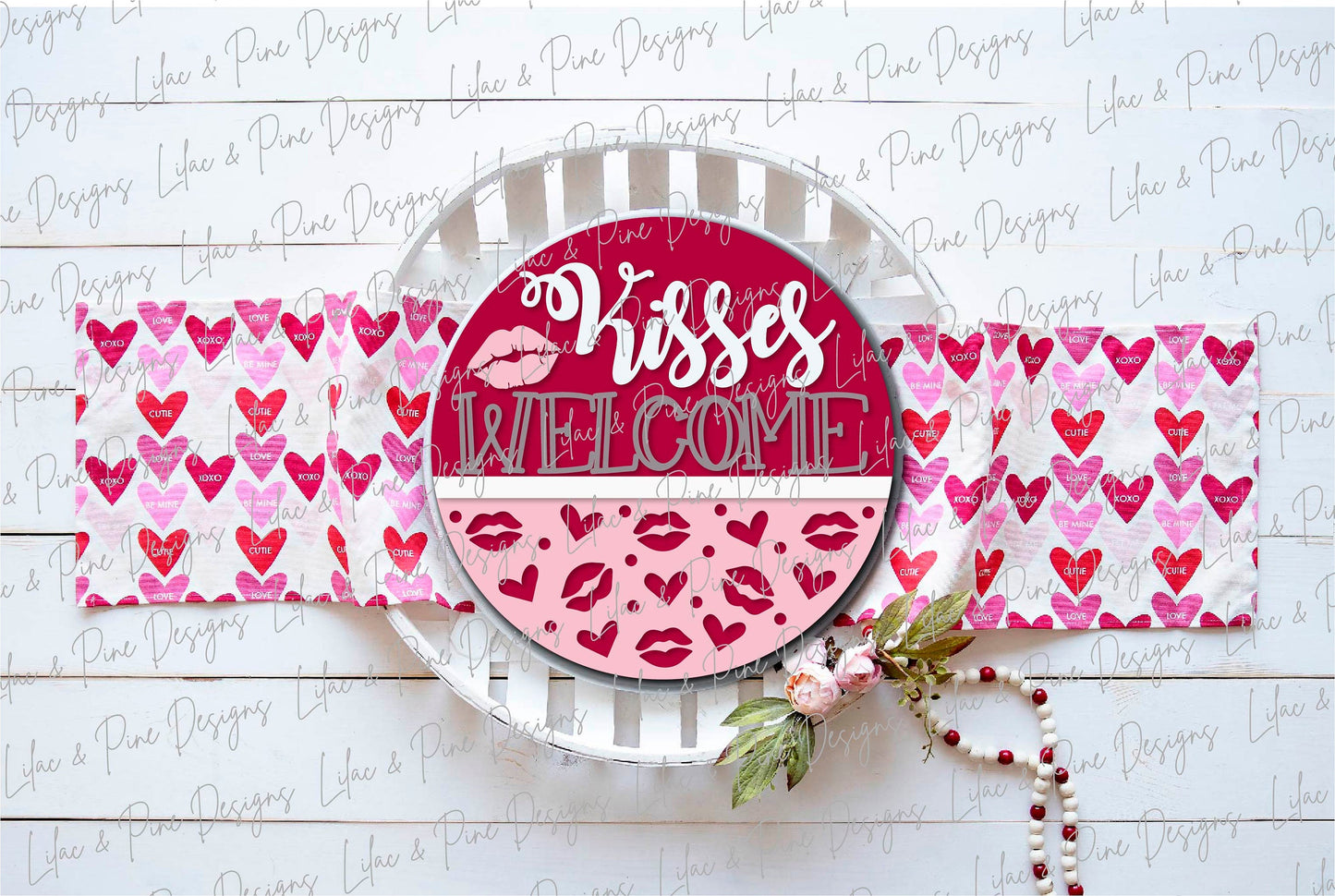 Kisses Welcome door hanger, Lipstick and hearts Welcome sign SVG, Valentine sign SVG, Valentines Day decor SVG, Glowforge file, laser svg