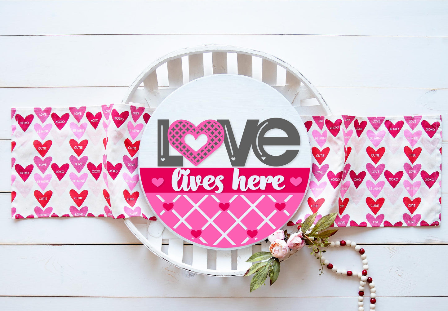 Love Lives Here sign SVG, Valentine door hanger, Love Welcome sign SVG, love round sign, Valentines Day decor, Glowforge SVG, laser cut file