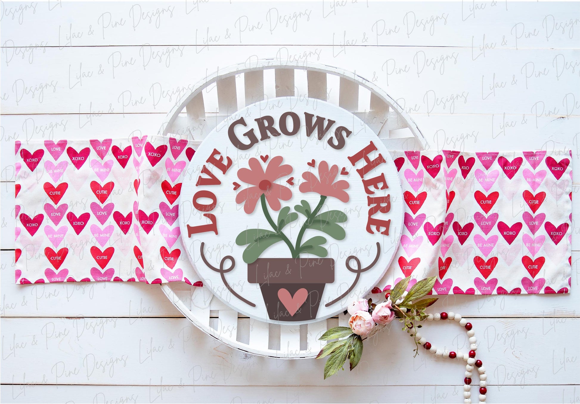 love grows here SVG, Valentine door hanger, Valentines Welcome, door round SVG, Valentines Day decor, Glowforge SVG, laser cut file, Cricut