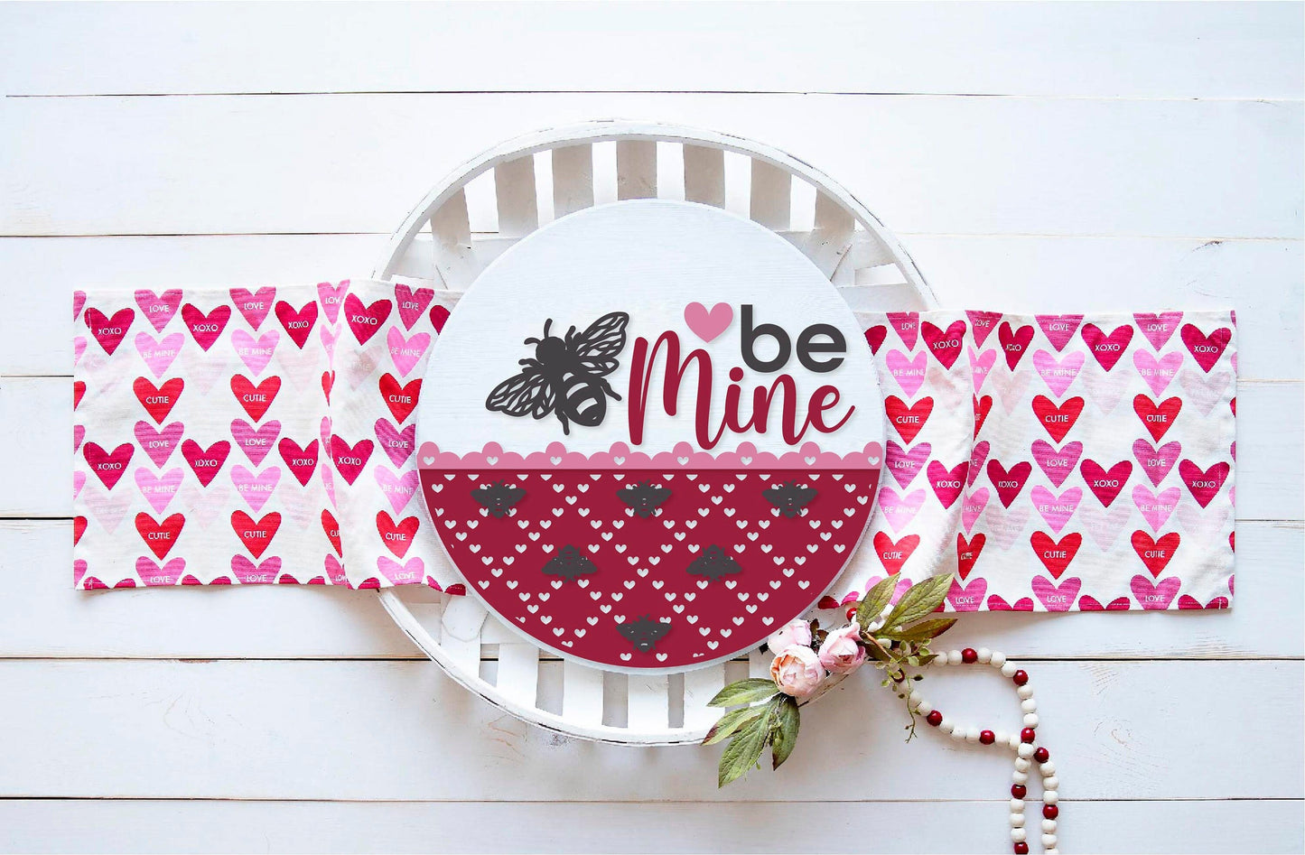Be Mine sign SVG, Valentine Bee door hanger, Valentine Welcome, bee door round SVG, Valentines Day decor, Glowforge SVG, laser cut file