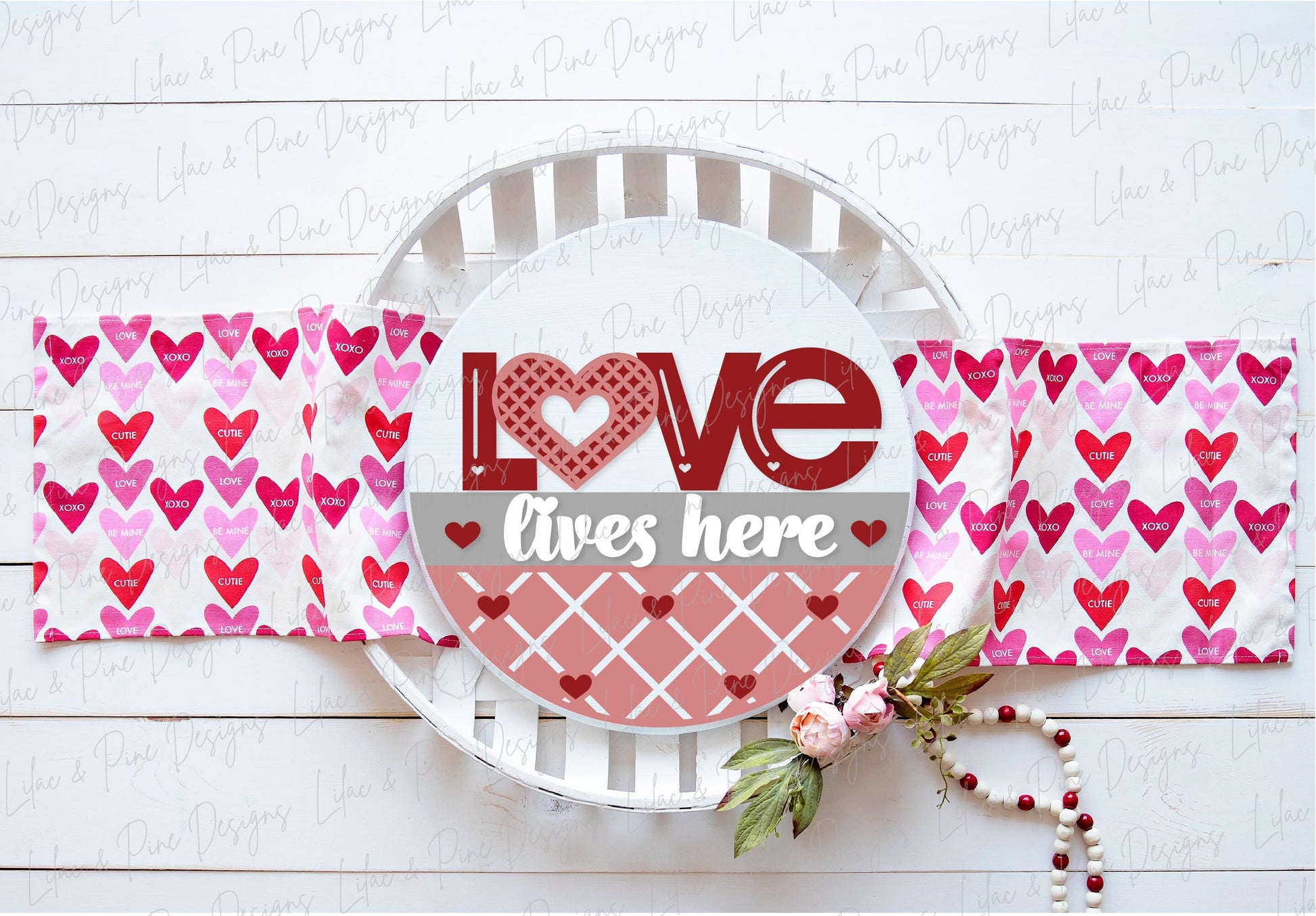 Love Lives Here sign SVG, Valentine door hanger, Love Welcome sign SVG, love round sign, Valentines Day decor, Glowforge SVG, laser cut file